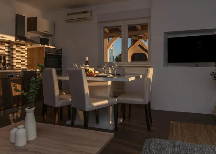 Sunny Hill Apartments With Rooftop Pool