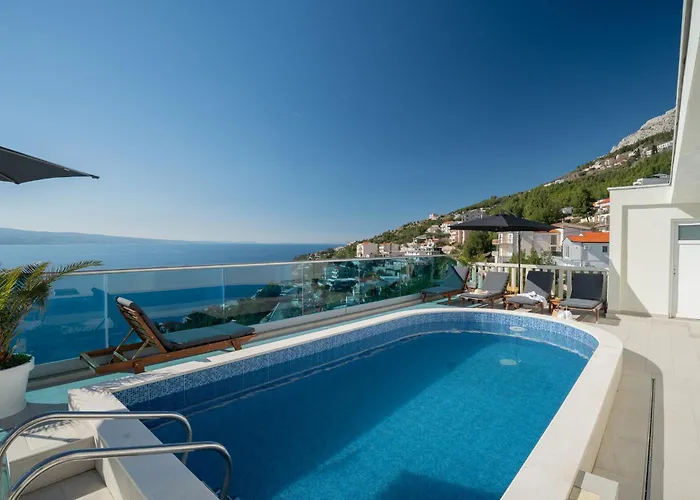 Sunny Hill Apartments With Rooftop Pool