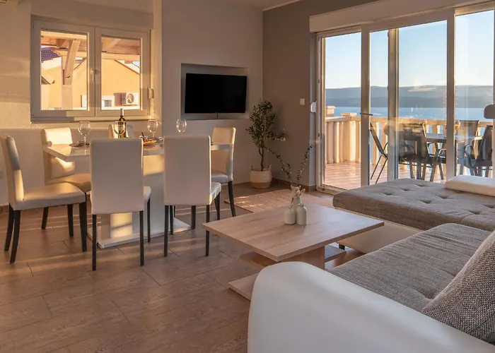 Sunny Hill Apartments With Rooftop Pool