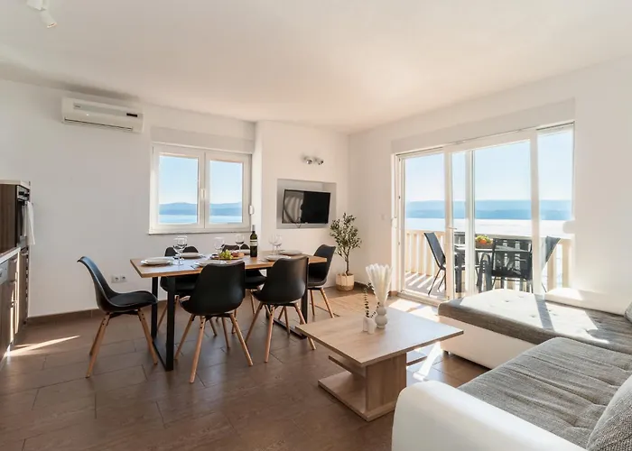 Sunny Hill Apartments With Rooftop Pool