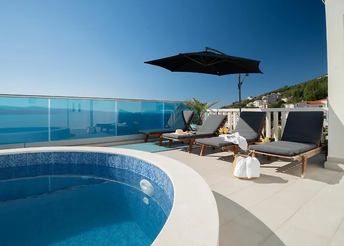 Sunny Hill Apartments With Rooftop Pool