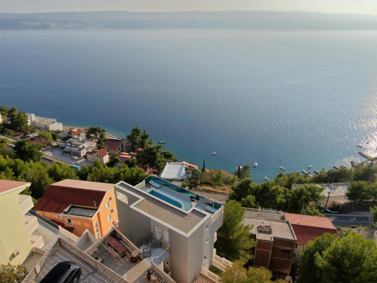 Sunny Hill With Rooftop Pool