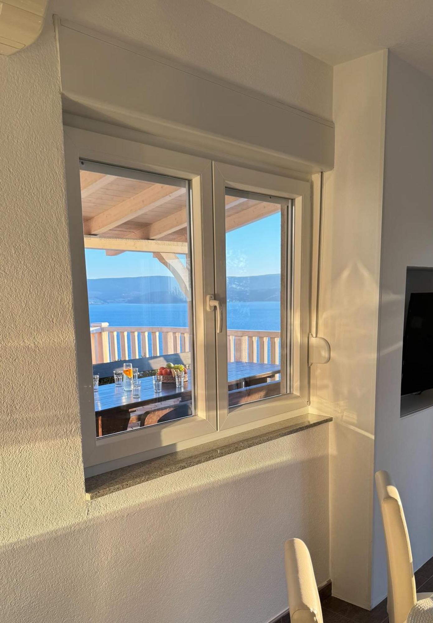 Sunny Hill With Rooftop Pool Apartment *