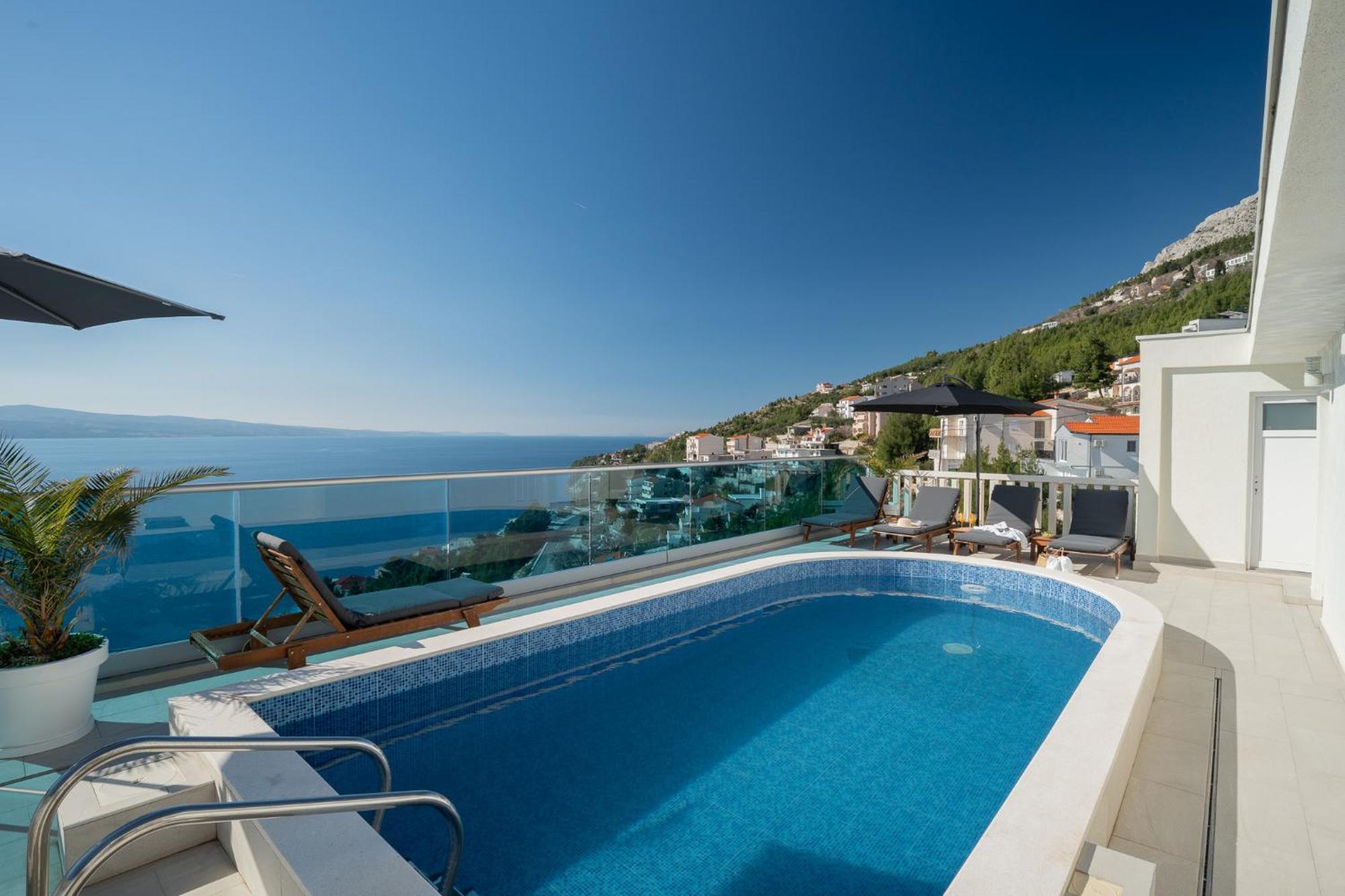 Apartment Sunny Hill With Rooftop Pool