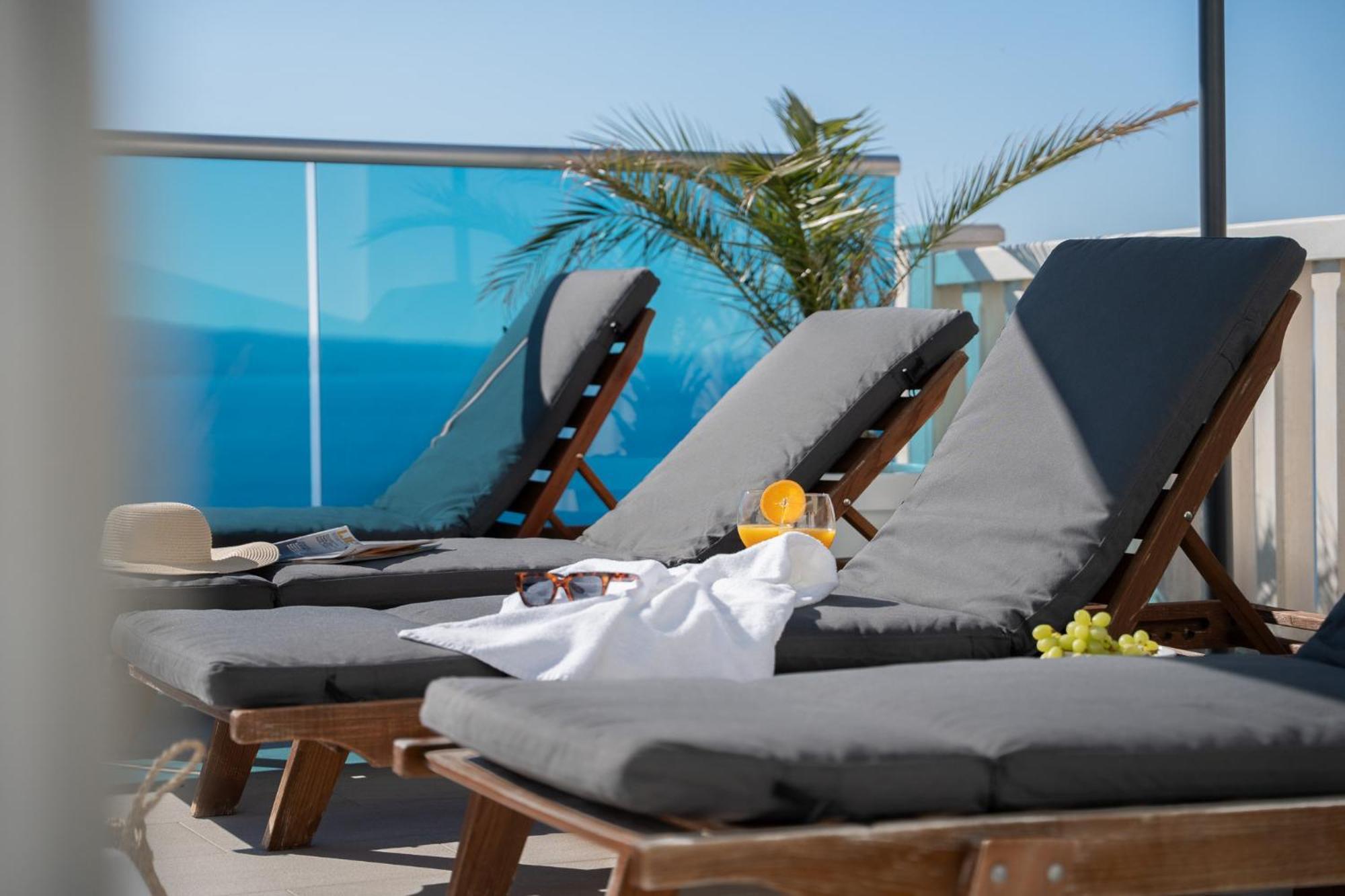 Sunny Hill With Rooftop Pool *