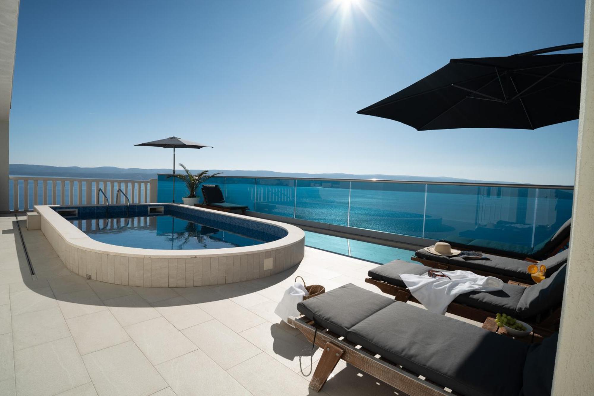 Apartment Sunny Hill With Rooftop Pool
