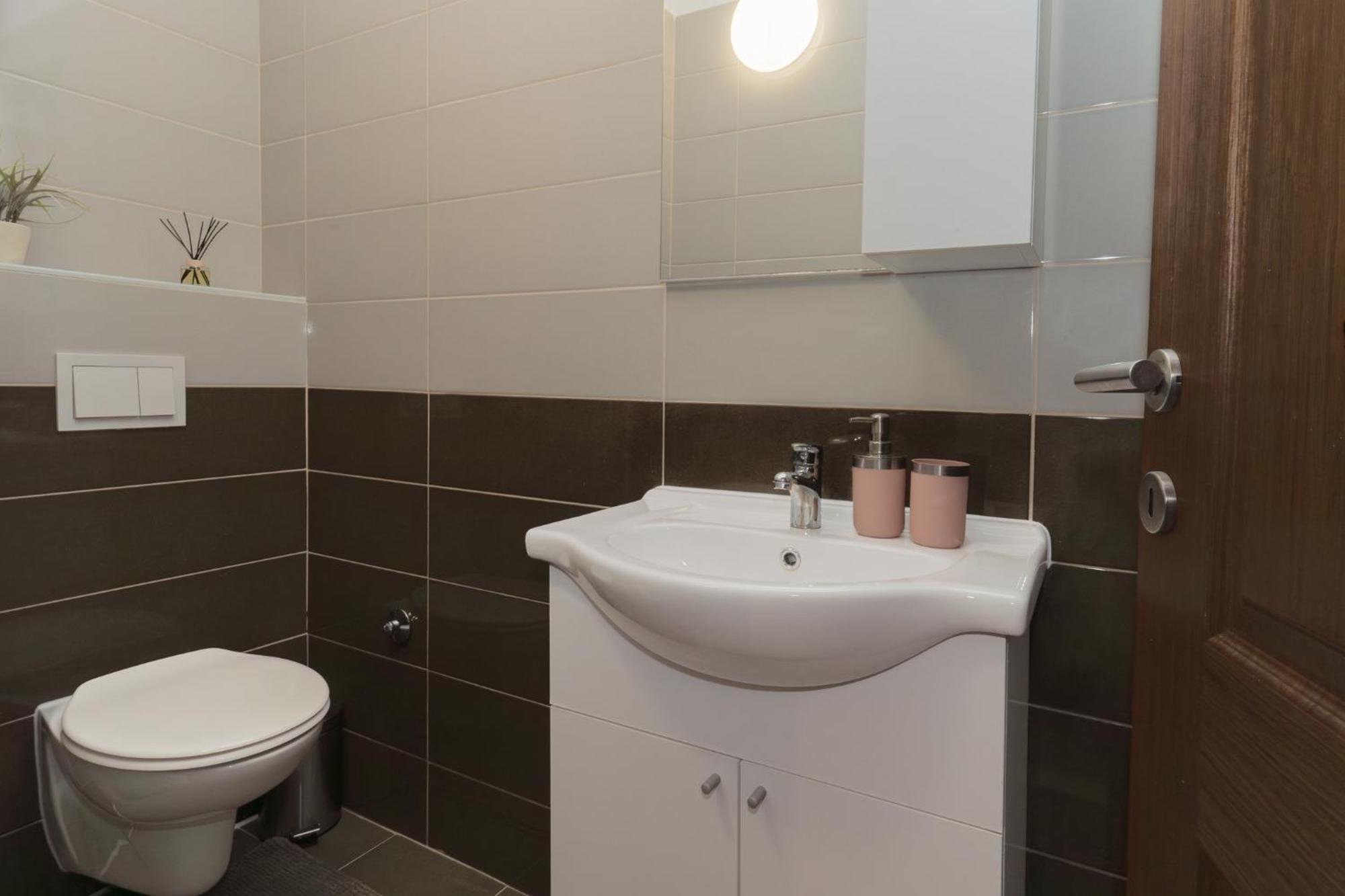 Sunny Hill With Rooftop Pool Apartamento *
