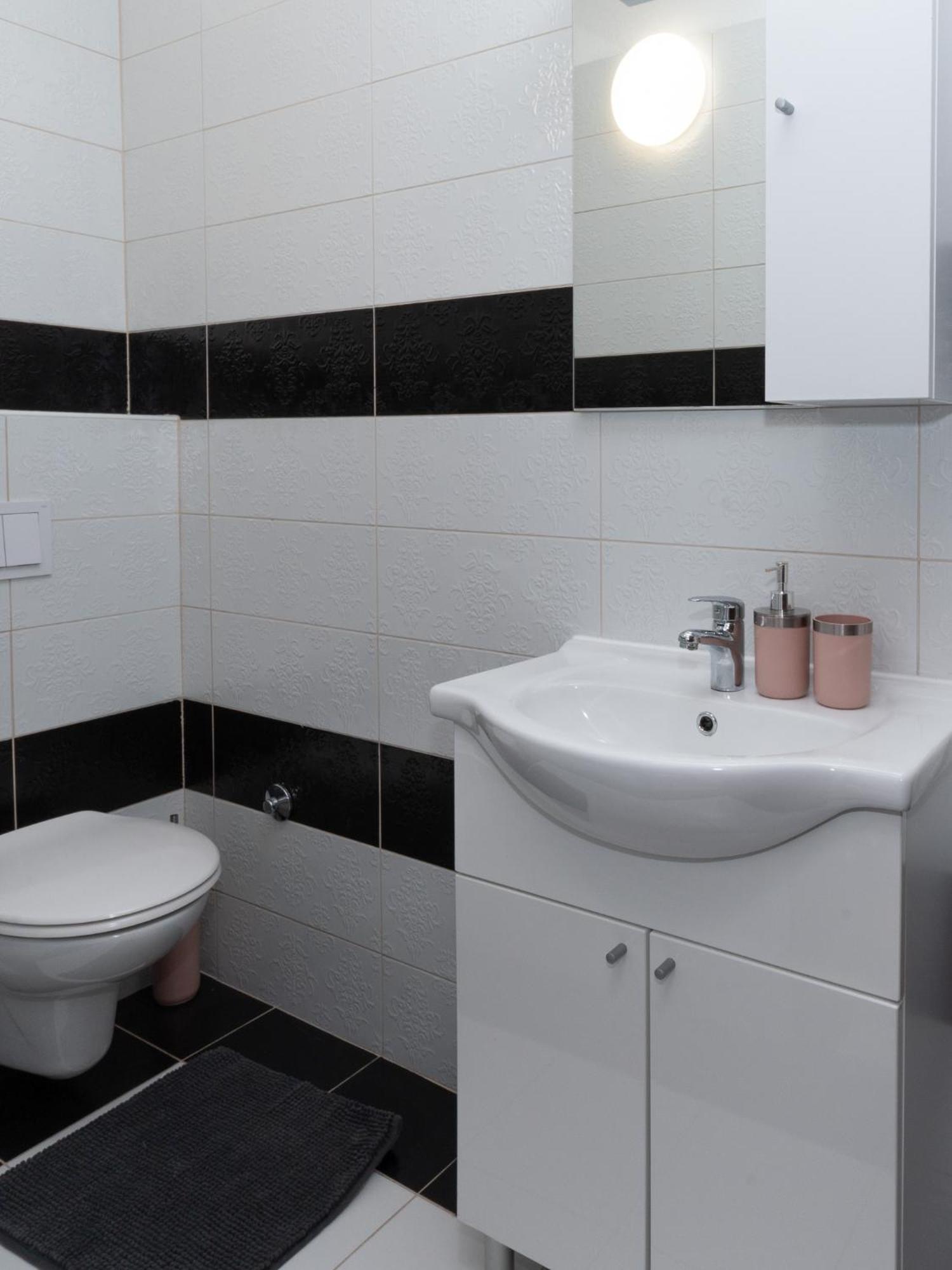Sunny Hill With Rooftop Pool Apartma