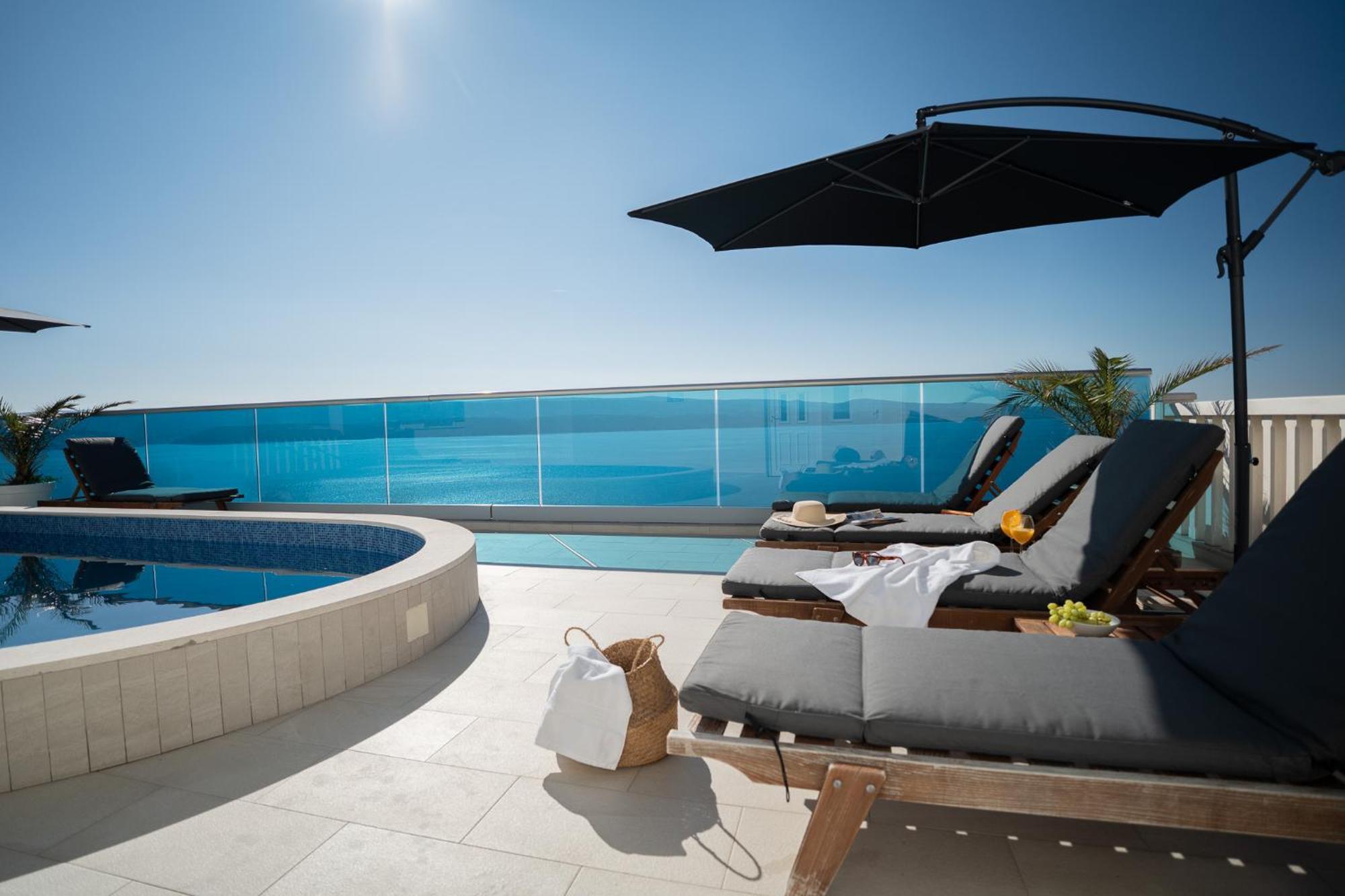 Apartma Sunny Hill With Rooftop Pool