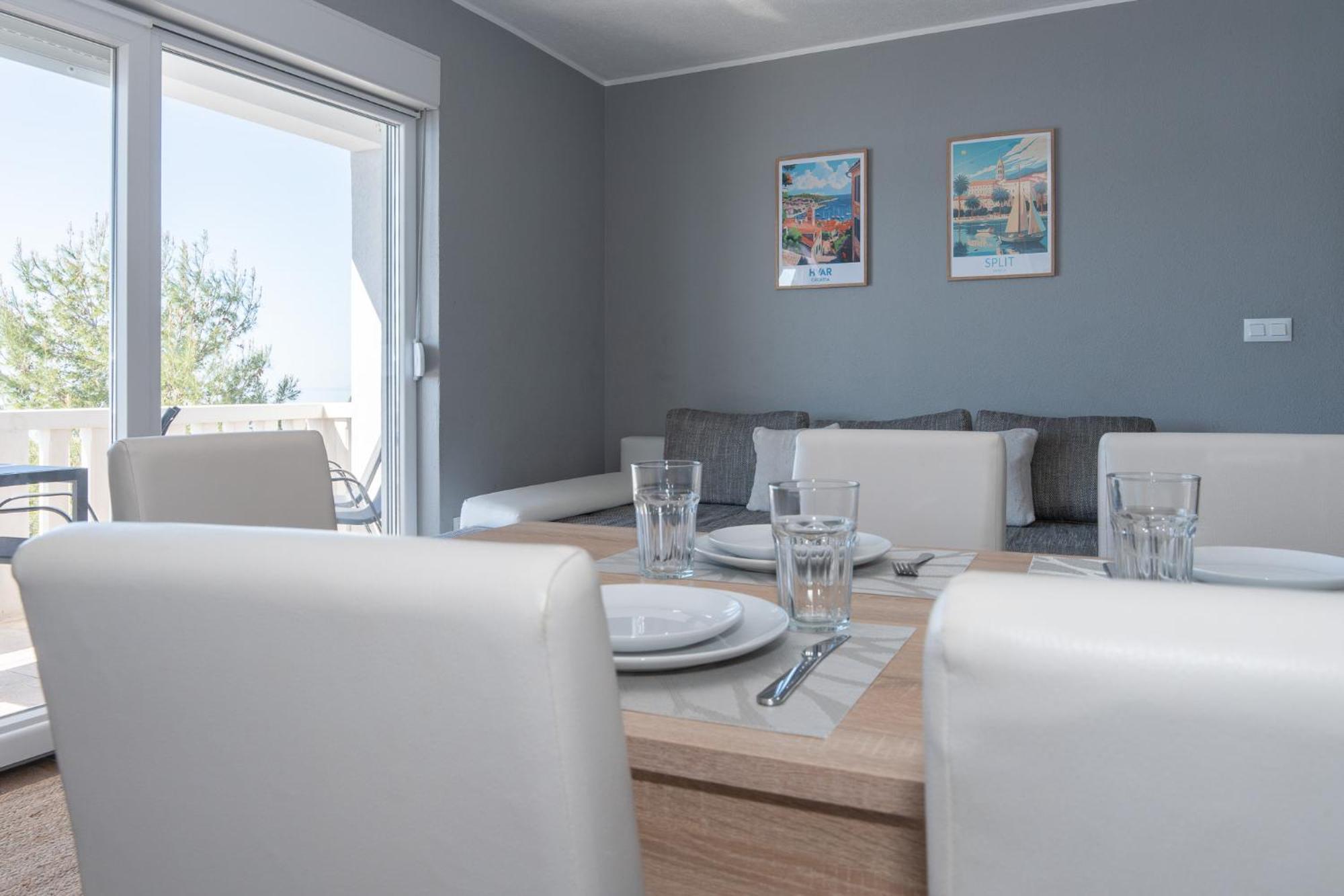 Sunny Hill With Rooftop Pool Apartment *