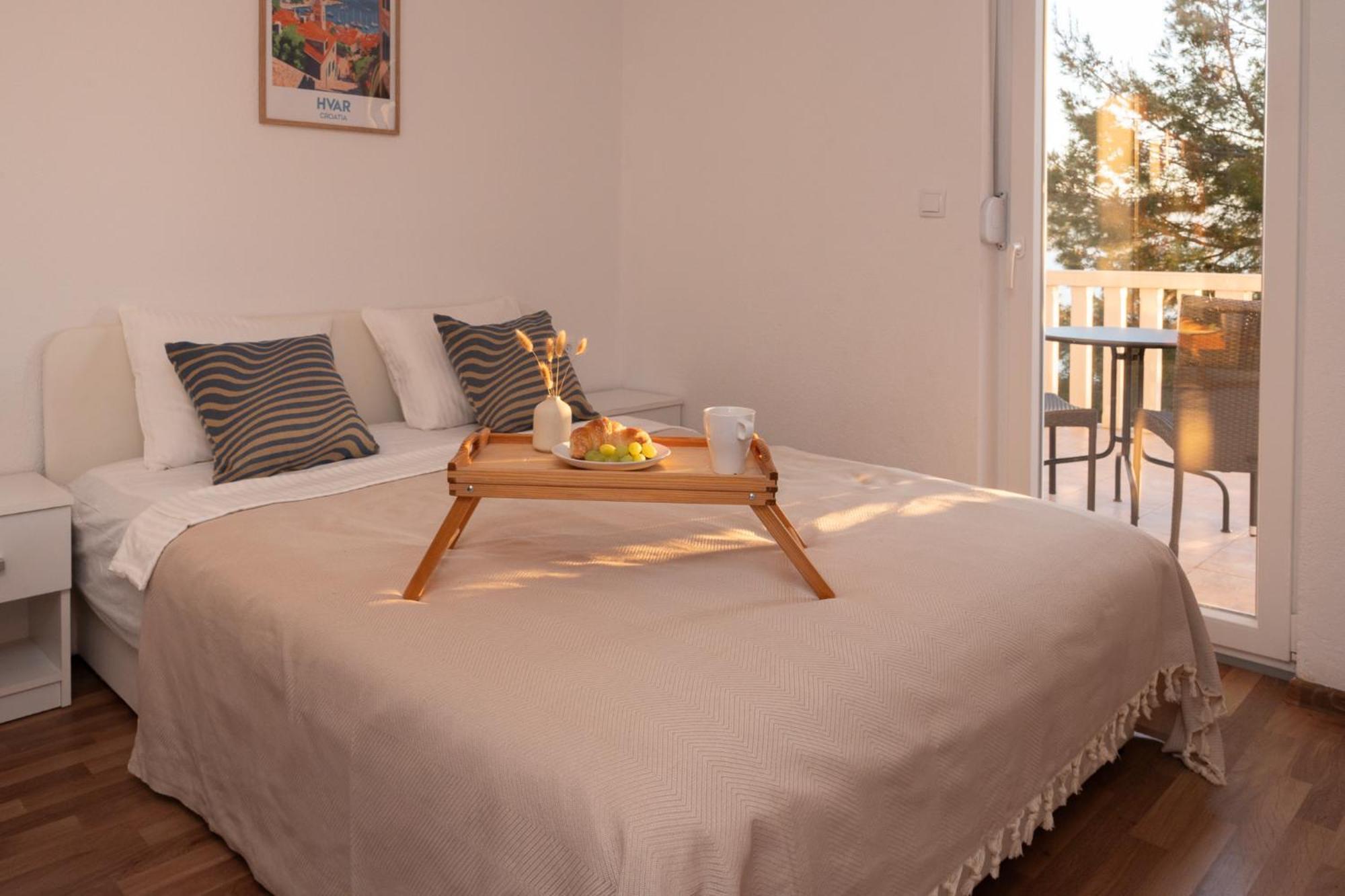 Apartment Sunny Hill With Rooftop Pool Celina